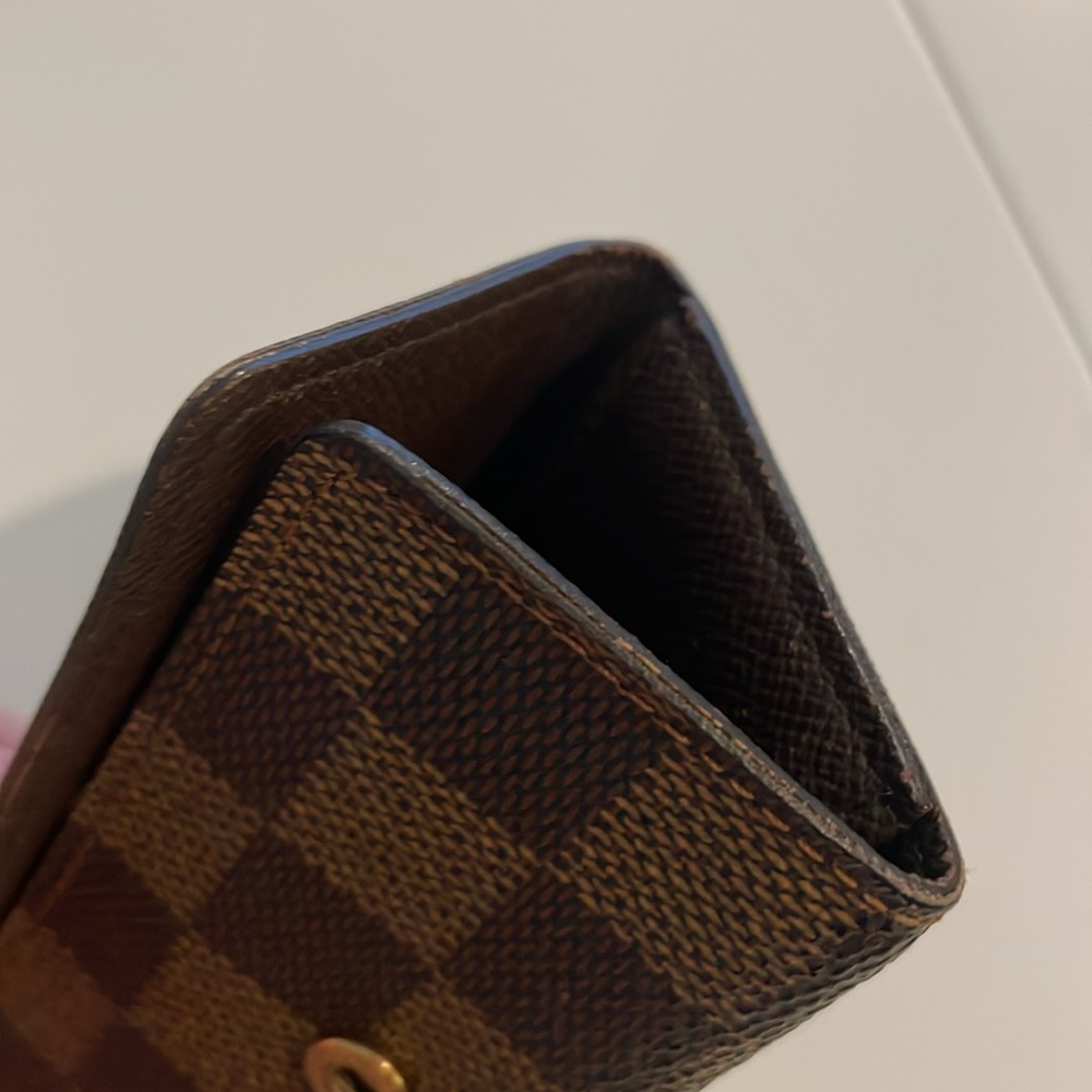 LOUIS VUITTON Damier Ebene Key Holder - Picture 7 of 13